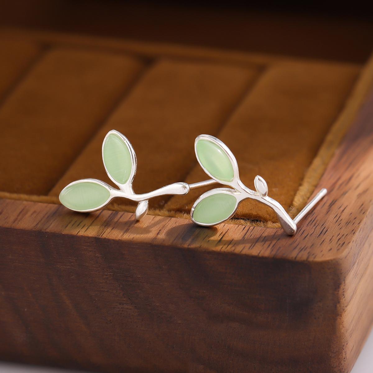 

Creative New Fashion Exquisite Tender 925 Sterling SilverJewelry Personality Sweet Leaf Green Crystal Stud Earrings E284 Silver Plated срібний