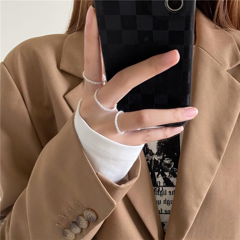 Elegant Minimalist Light Luxury Ring - Iridescent Band for Women