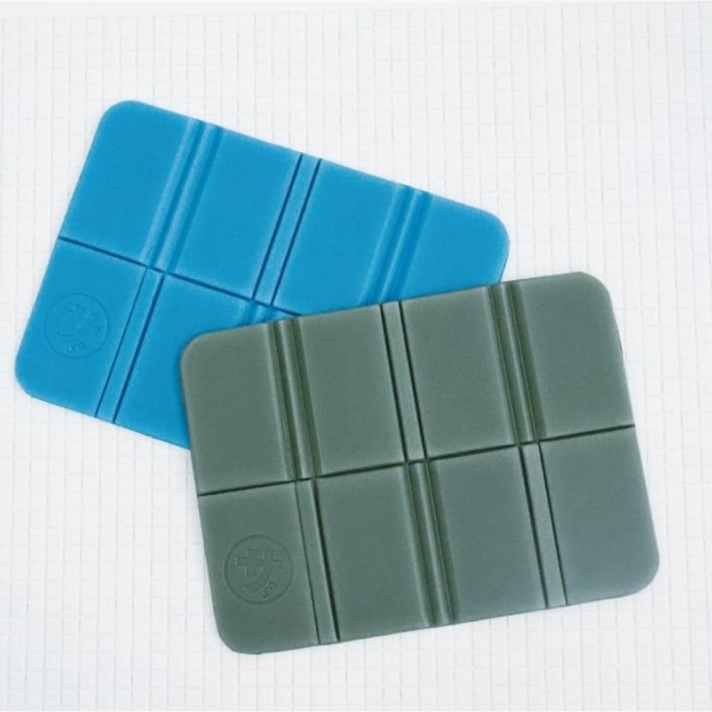 Relax with this comfortable sauna aqua mat, blue.
