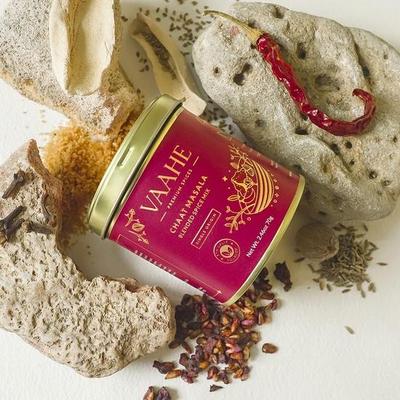 VAAHE Chaat Masala | Miscela di 12+ spezie naturali | Macinato fresco e confezionato | Gustoso Chat Masala | Origine singola | Scatola di latta (70g)