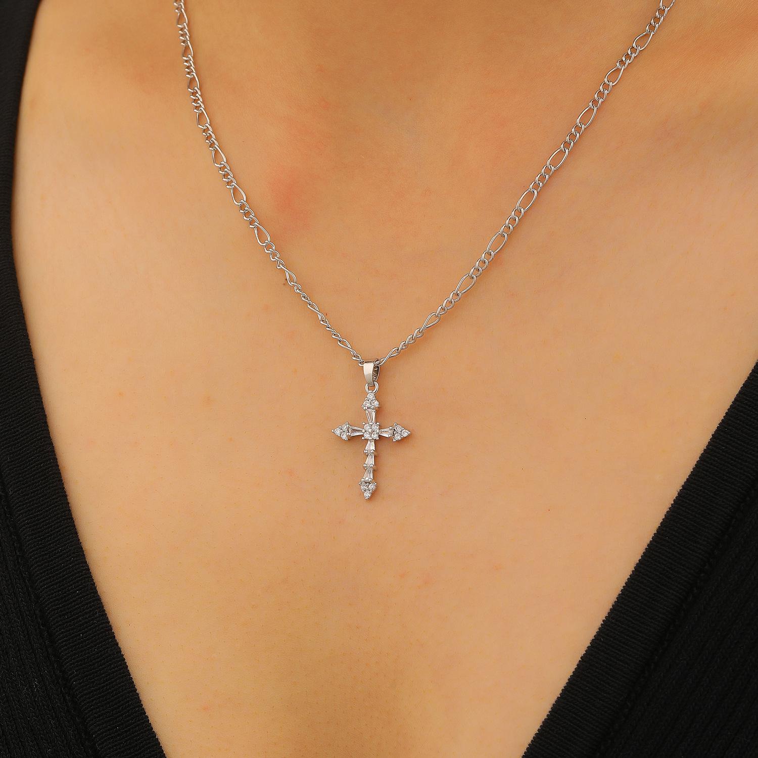 

Shiny Cross Charm Crystal Pendant Necklaces for Women Men Fashion Silver Color Fine Chains Necklaces Birthday Gifts Jewelry