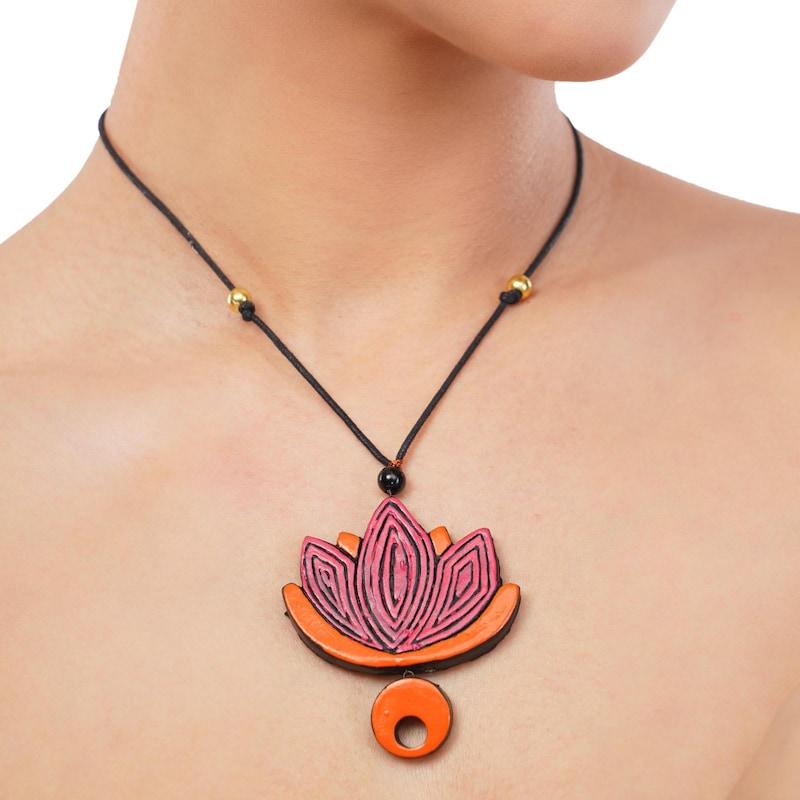 

Набір прикрас з глини ручної роботи Лотос Рожево-помаранчевий