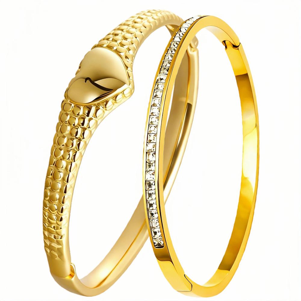 Heart-Shaped Stainless Steel Bracelet for Girls, Light Luxury, Fashionable, Simple, Versatile, Non-Fading Wristband