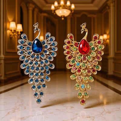 Spilla pavone con diamanti colorati intarsiati: Lussuoso Stile Regale Retrò con Eleganza Perlescente