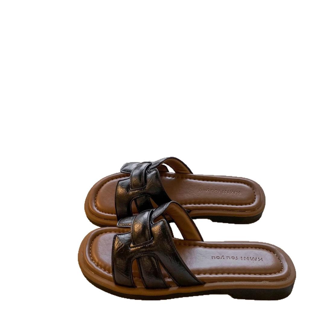 Beautiful Flat Bottom Small Cool Slippers Women's Summer Wear 2025 New High-end Internet Celebrities Super Fire Soft Bottom Beach One-word