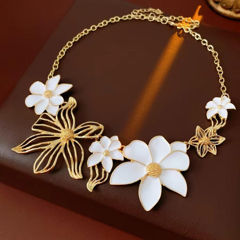 Drip Oil Trendy Floral Necklace Vintage Women Pendant Necklace Flower Collarbone Chain  Daily Wear