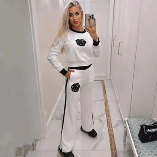 European & American Camellia Knit Leisure Suit: Women's Fashionable Western-Style Wool Sweater & Wide-Leg Pants Set