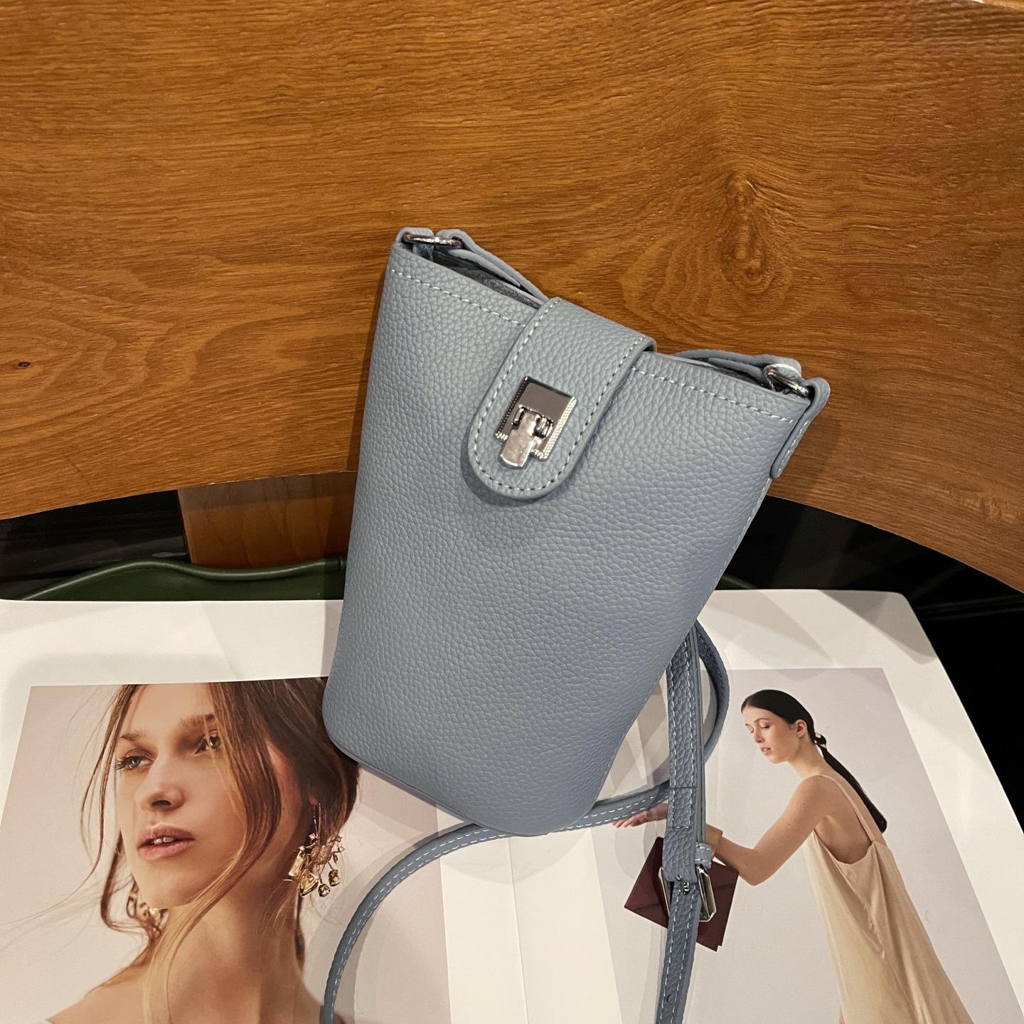 

Новая универсальная сумка для мобильного телефона из коровьей кожи, модный тренд начала весны 2025 года, простая мини-мини сумка через плечо 15*8*18cm морской синий