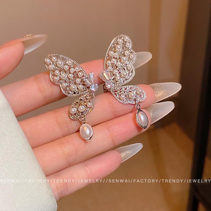 Miniature zircon pearl butterfly earrings, femininity, pierced earbone clip earrings.