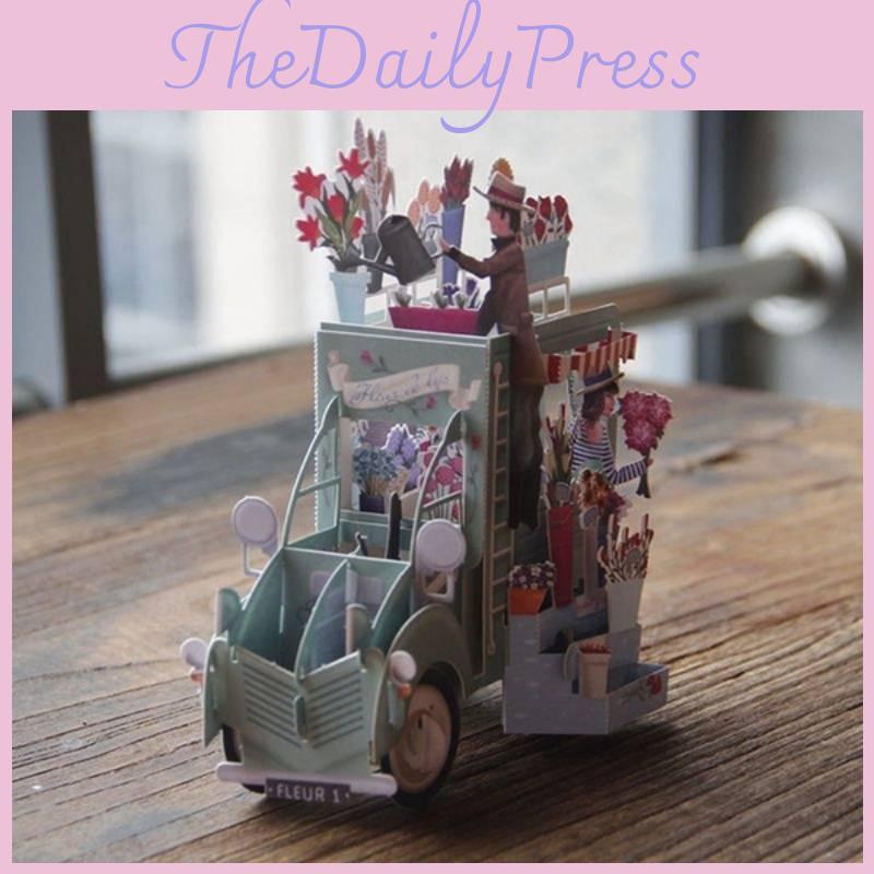 Faltbare Papier-Geburtstagskarte mit handgefertigten Details und Golddruck für Geschenke