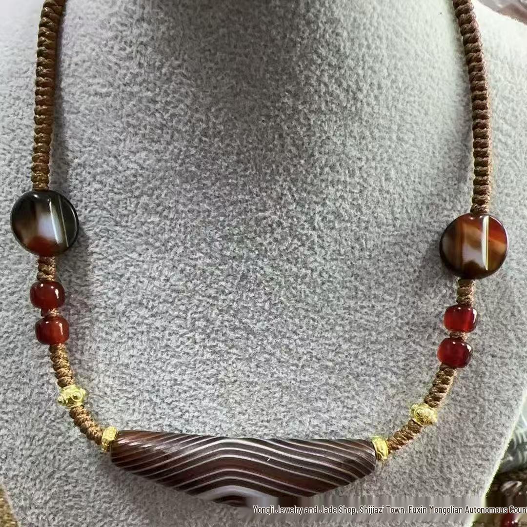 Distressed Silk Agate Coffee Horn Bead Necklace: Unisex Ethnic Retro Collarbone Chain Twisted Silk Agate