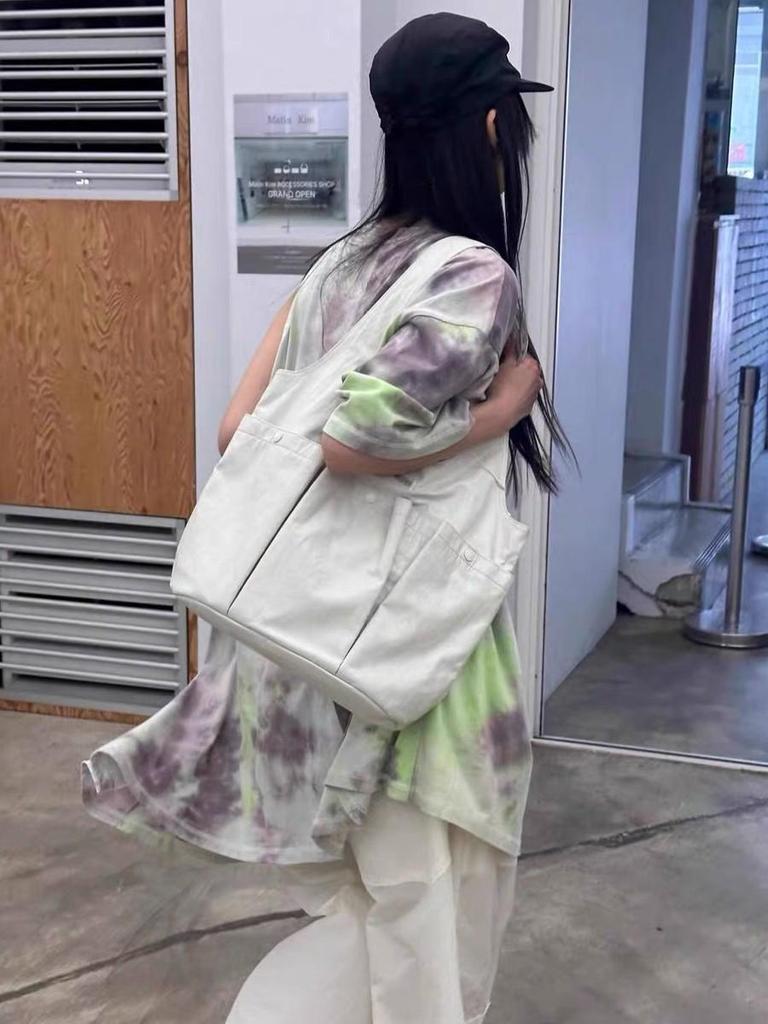 Plisowana torba tote w stylu koreańskim z wieloma kieszeniami od Matin Kim