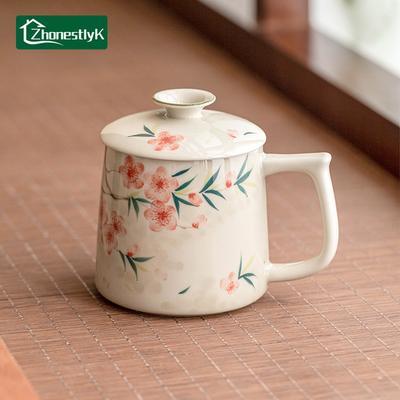 Cană ceramică cu flori de piersic pictată manual cu capac Cupă pentru cafea, lapte, apă Cană de ceai de uz casnic Veselă de birou