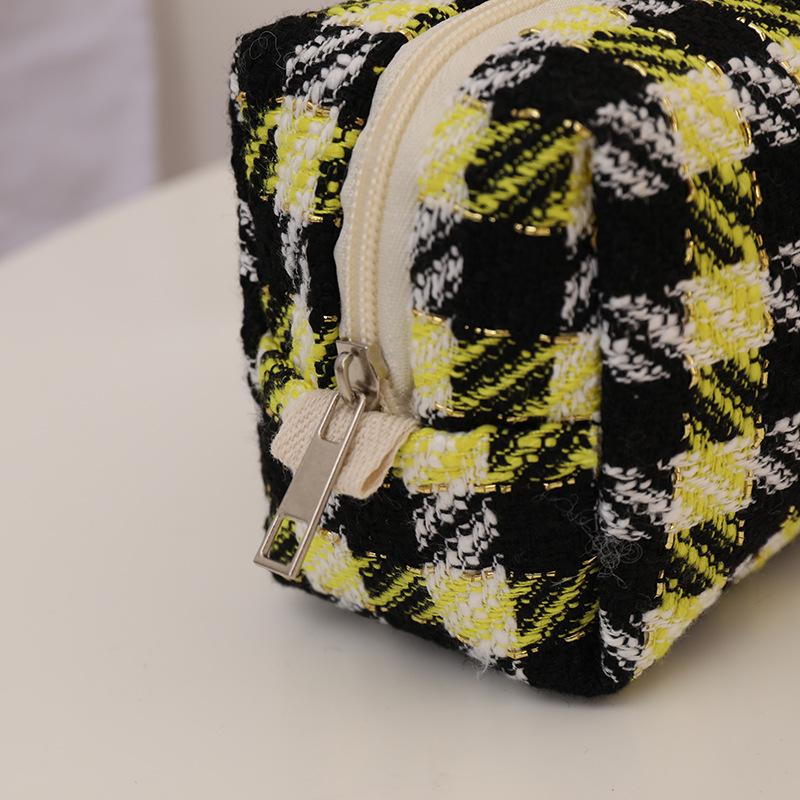 Ins Small Fresh Green Grid Love Embroidered Makeup Bag Canvas Cute Cosmetics Organizer Travel Wash Bag Student Stationery Pouch