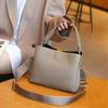 Elegant damväska i koskinn för axel och crossbody - Högkvalitativ design, Handväska med stor kapacitet