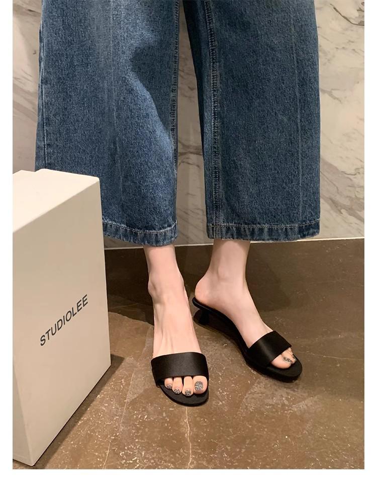 Hroznové Maminčiny Hedvábné Jednopáskové Sandály na Koťátkovém Podpatku z Kůže pro Ženy