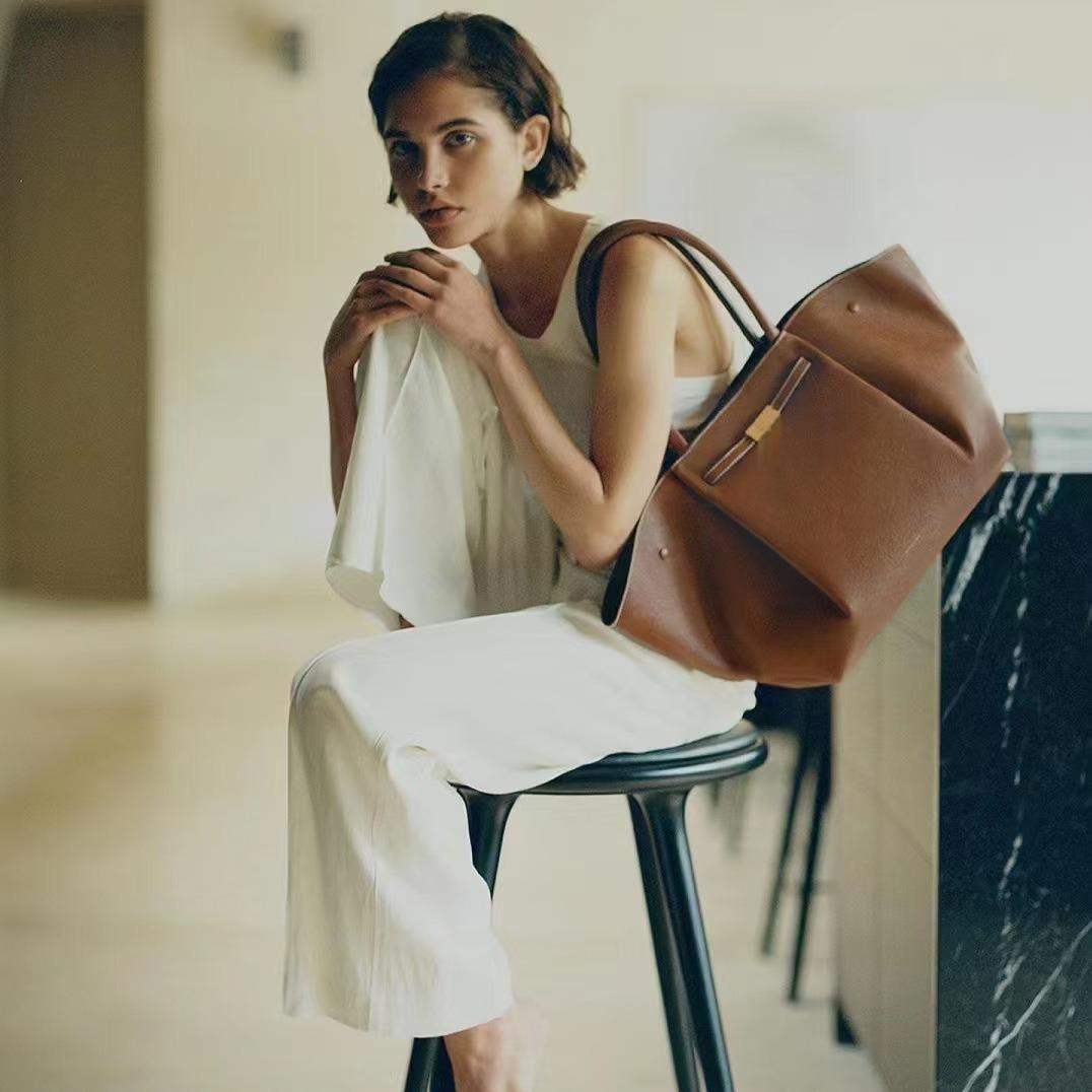 

Сумка-тоут DeMellier New York Wing Midi, большая вместимость Small 40x15x34