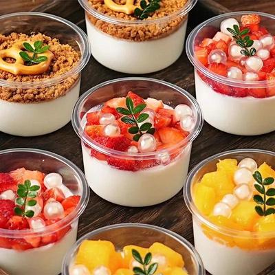 50 Stück 150 ml Einweg-Plastik-Puddingbecher mit Deckeln Eiscreme-Kuchen Einwegbecher Partyverpackung Dessertbecher