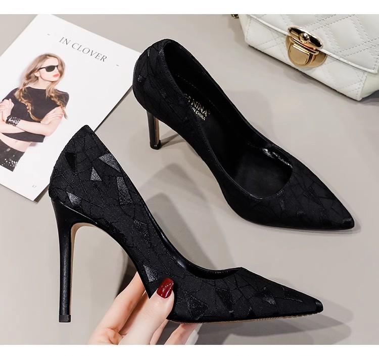 

2025 autumn new versatile women s shoes, sexy thin heels, pointed heads, light mouth, and versatile temperament with skirts and high heels. 34