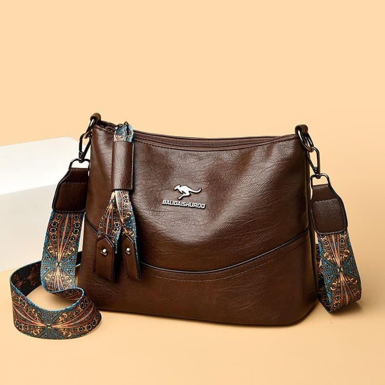 Женская вместительная сумка-мессенджер на плечо темно-коричневого