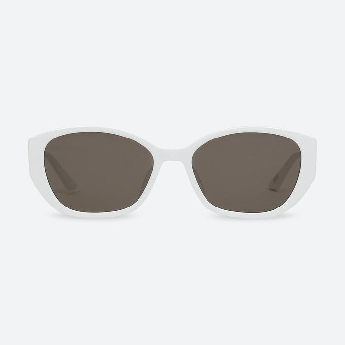 Byumaeb Leo_Geek Chic Wide Square Sunglasses