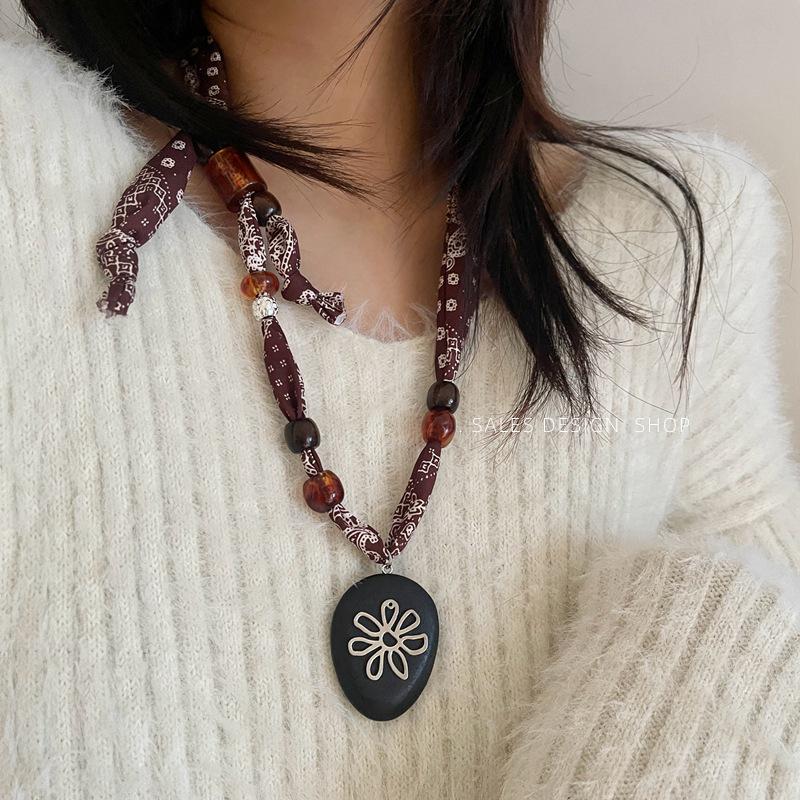 Retro Paisley Leopard Print Silk Scarf Necklace with Beaded Pendant - Women's Versatile Long Sweater Chain for Autumn & Winter.