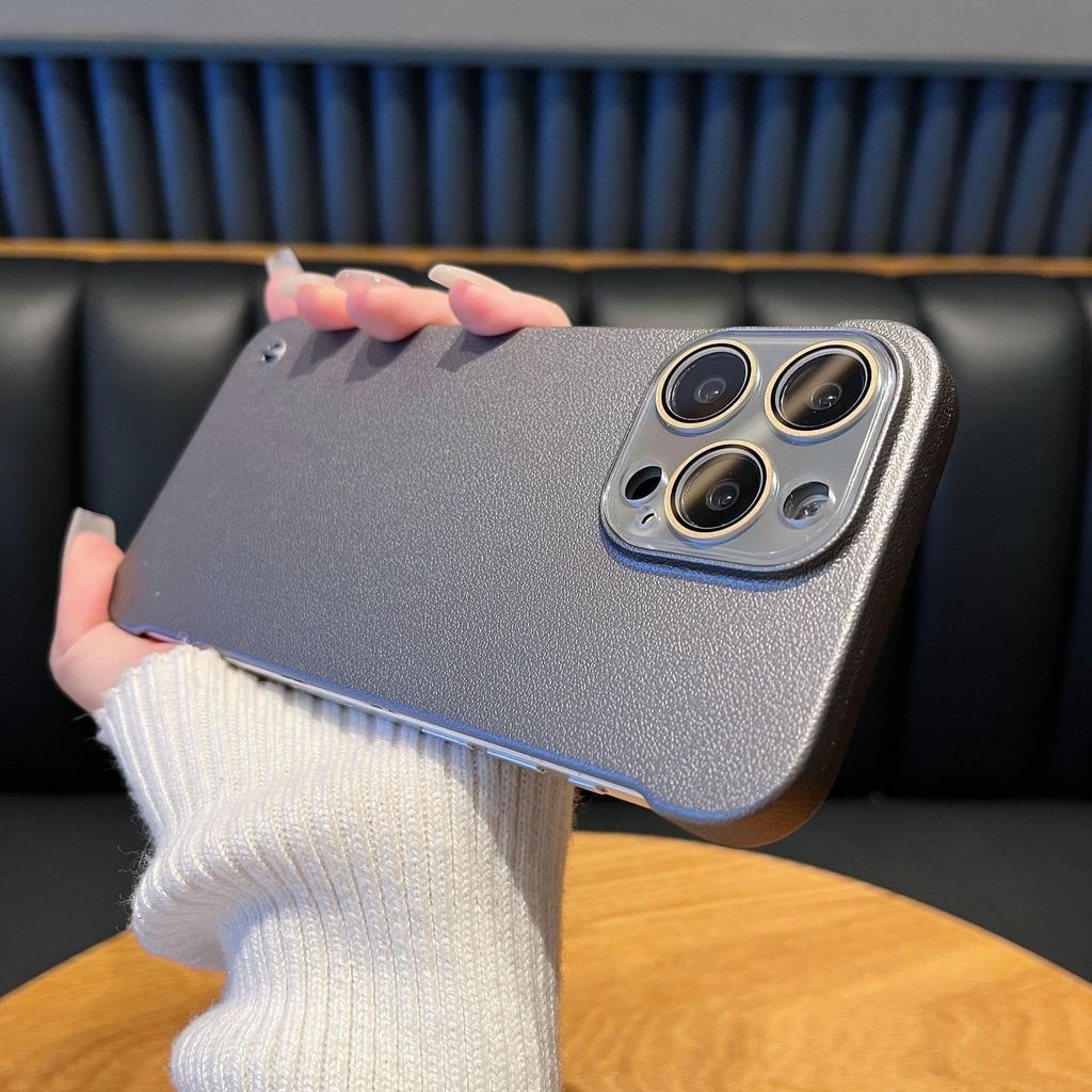 The Ultra-thin Borderless Leather Texture Is Suitable for The Apple 15promax Cooling Phone Case. The Matte Solid Color of The IPhone14 Is Shockproof