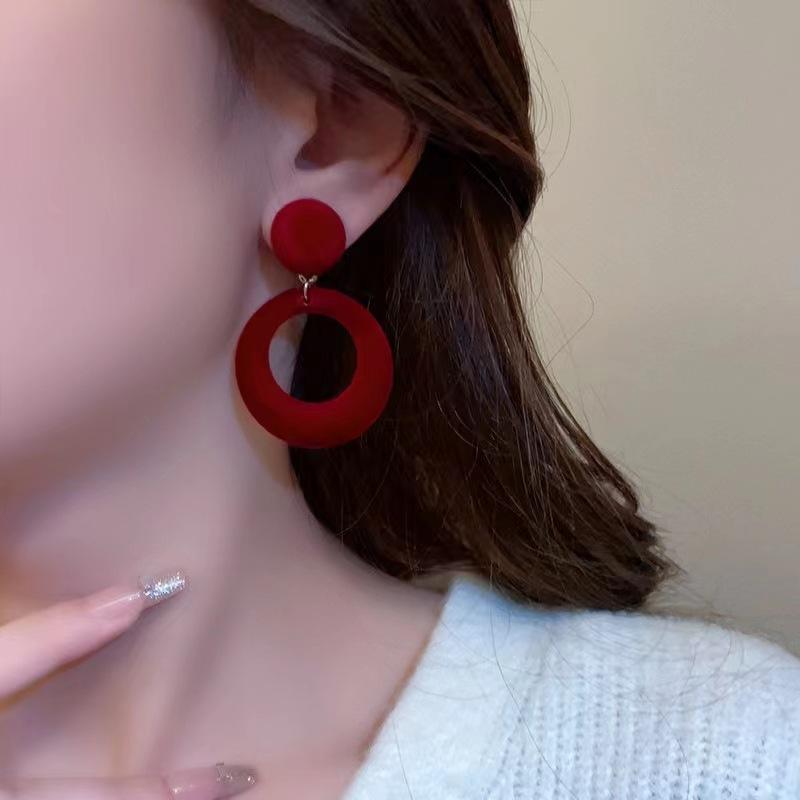 Light Luxury Retro Burgundy Velvet Earrings Hong Kong Style Geometric Round Circle Plush Earrings Femininity Stud Earrings