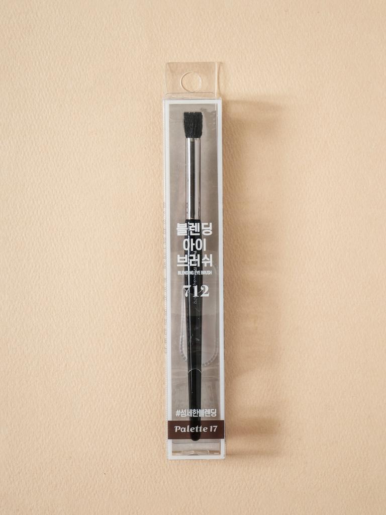 Palette 17 Blending Eye Brush