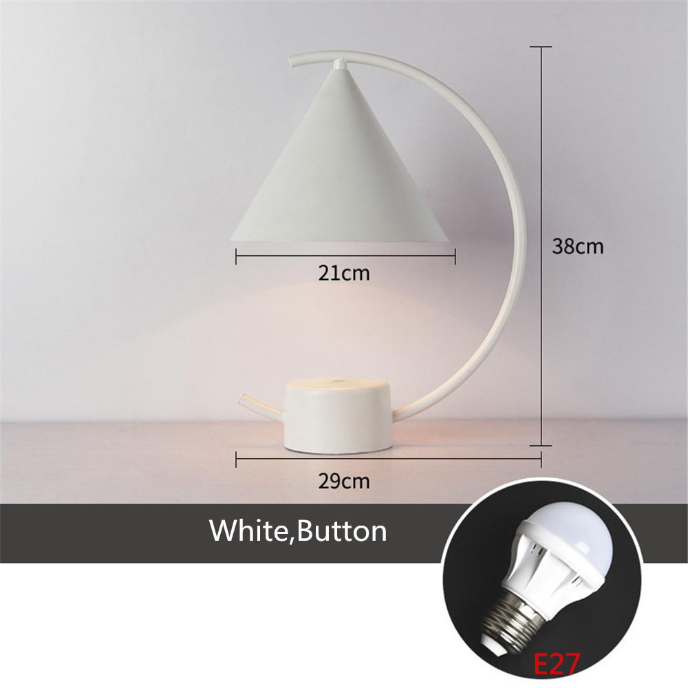 

Рождественские креативные праздничные ретро железные художественные минималистичные треугольные настольные лампы, лампа для чтения, ночник, настольное освещение для спальни Dimming белый