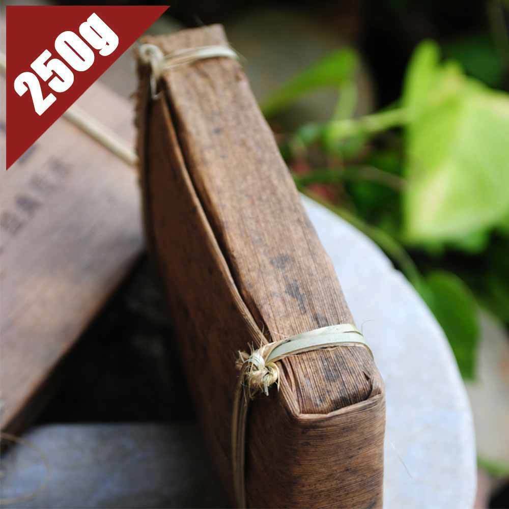 2008 Menghai 7562 Спелый пуэр Китайский Шу Пуэр Кирпичный пуэр 250 г Упаковка из листьев — фото 2