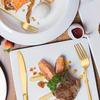 Rustfritt Stål Gullfarget Vestlig Bestikk Komplett Bestikksett med Skjeer Gafler Kniver for Hjemmekjøkken Restaurant Spisestue