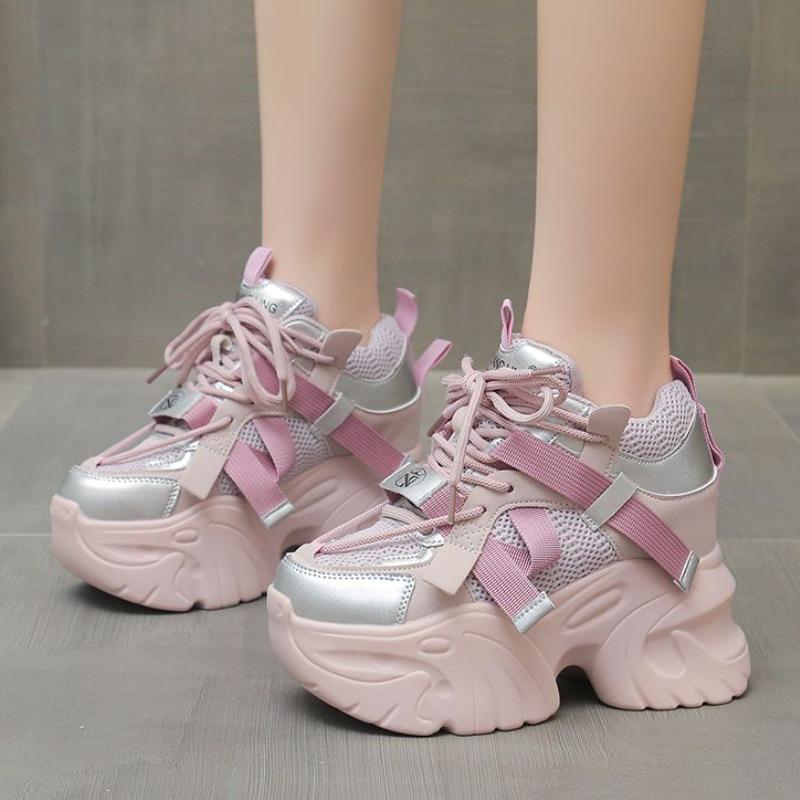 

Женская кожаная повседневная обувь на танкетке 7 см, белые, черные высокие кроссовки на массивном каблуке, женские туфли из вулканизированной сетки на шнуровке