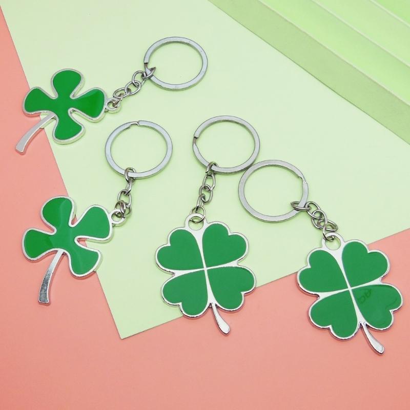 Creative Four Leaf Clovers Keychain Craft of Sturdy Alloy Materials Convenient for Students and Trendy Adults Daily Use