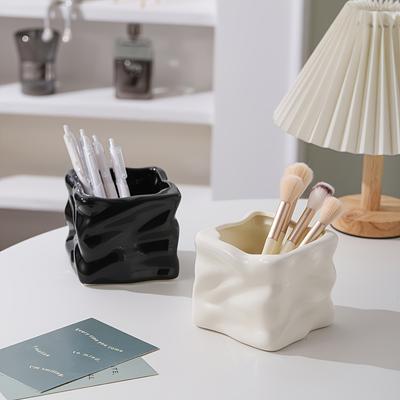Ceramiczny Organizer na Pędzle do Makijażu Toaletka Falisty Pojemnik do Przechowywania na Biurko Minimalistyczna Estetyka Podwójne Zastosowanie w Biurze i do Makijażu Słoiki do Przechowywania