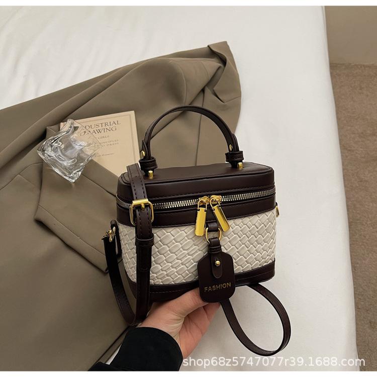 Popular high-end exquisite portable small square bag 2025 trendy fashion messenger women's bag large capacity Korean niche design