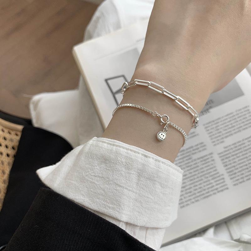S925 Sterling Silber Smiley Quadrat Anhänger Armband - Cooles Koreanisches Design für Damen, Einzigartiger Schmuck im Studentenstil.