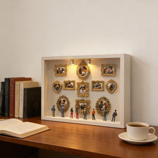 Scatola Ombra Mini Museo Grande con Luce Kit Cornice Scatola Ombra con 8 Miniature e 11 Mini Cornici Dorate Kit Espositore Foto Personalizzato per Anniversari