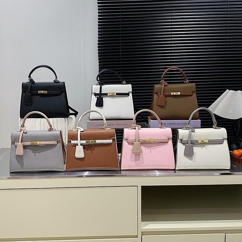 Autumn and Winter New Bags Women's Fashion Versatile Portable Shoulder Bag High Texture Messenger Bag Solid Color High Sense