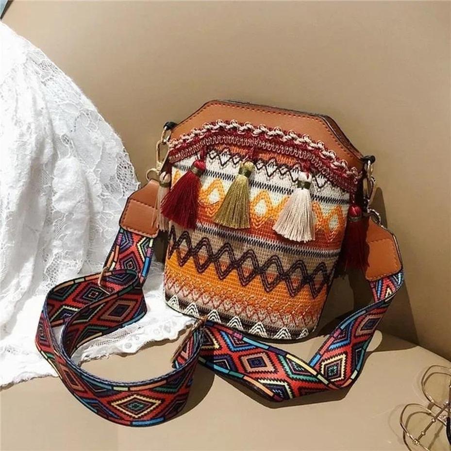 1 Pcs Fashion Bohemian Ethnic Style Women's Straw Woven Shoulder Messenger Bag Retro Casual Tassel Bucket Bag