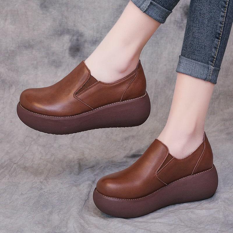 Middle heel wedge deep mouth single shoes women's autumn 2025 new round head comfortable thick sole waterproof table large size work leather shoes