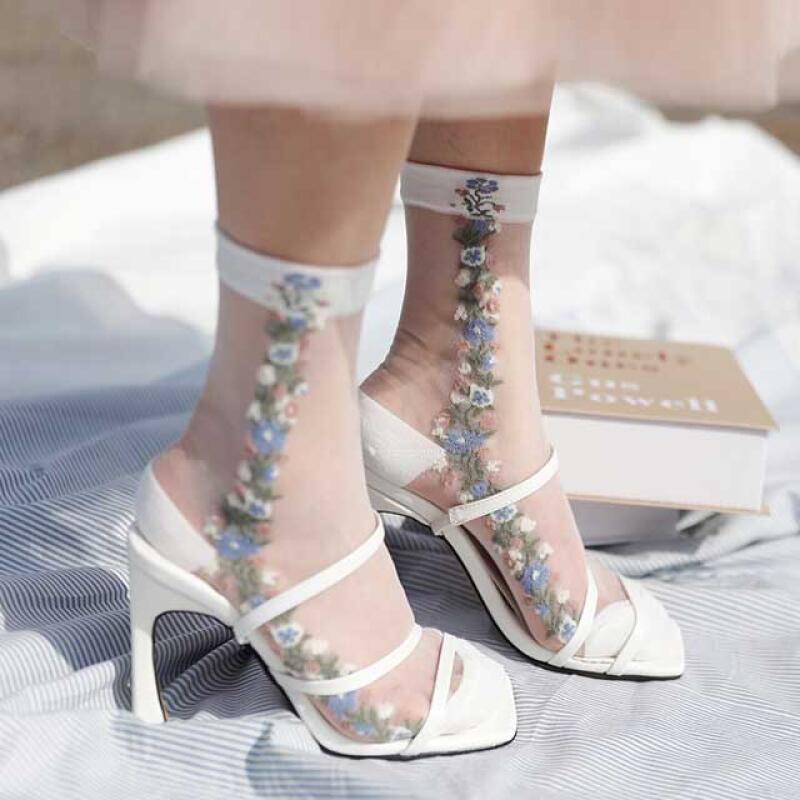 SSRU045_Tiji Flower See-Through Socks beige