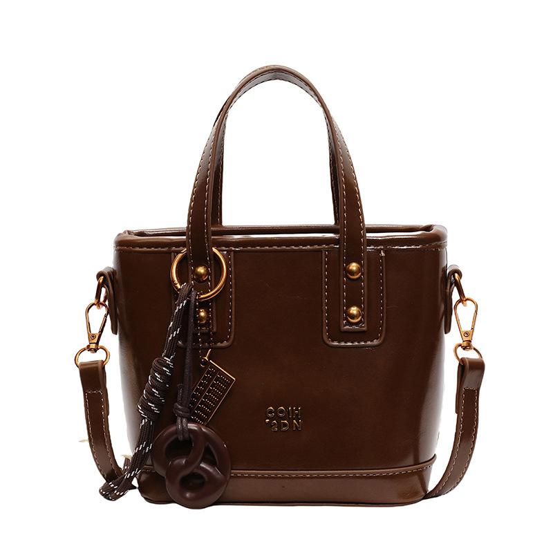 Vintage Maillard Niche Fashionable Oil Wax Leather Portable Bucket Bag, High-end Light Luxury Commuter Versatile Messenger Women's Bag