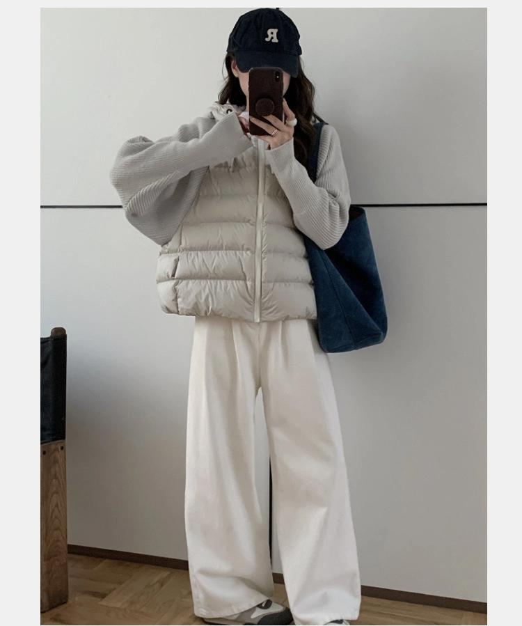 Leichte Winterjacke mit Strickärmeln, Kapuze und Baumwollwattierung