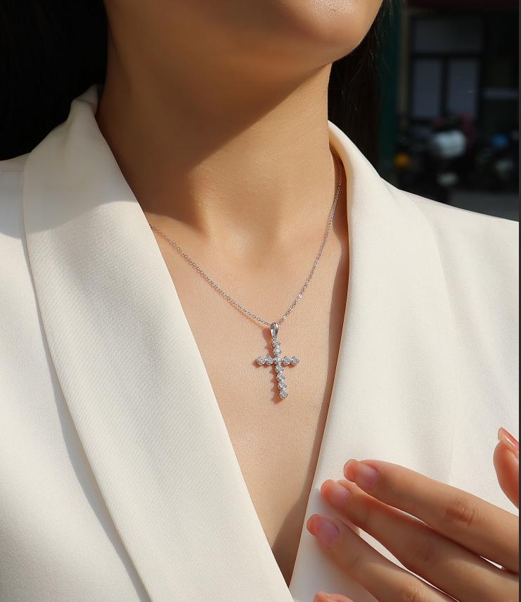 Pendente Croce Moissanite di Alta Qualità per Argento Sterling 925 Placcato Oro 18K Gioielli alla Moda Certificato GRA Uso Quotidiano Regalo