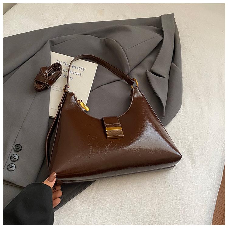 French retro shoulder bag underarm 2025 new foreign style texture solid color handbag European and American retro small square bag