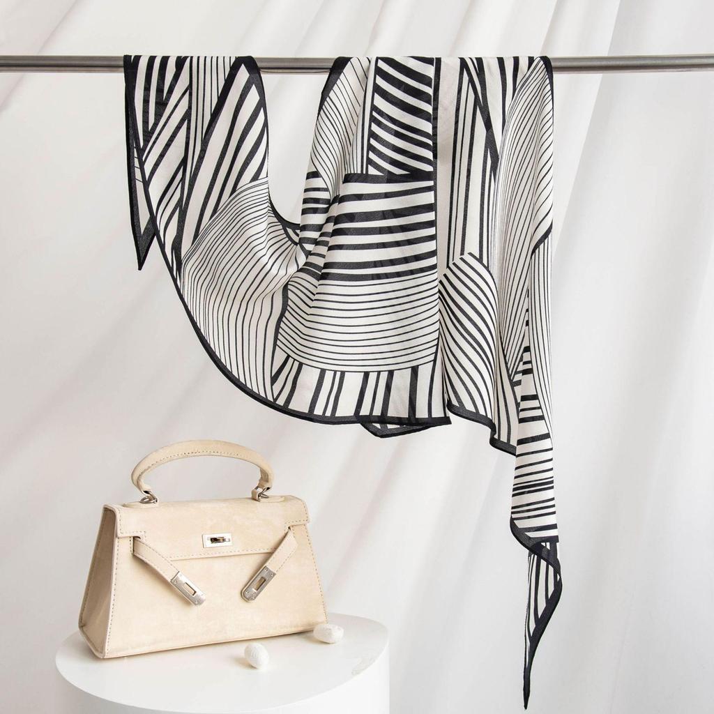 2025 Elegant Mulberry Silk Double Crepe Shawl: Fashionable and Warm Dual-Use Snood for Women