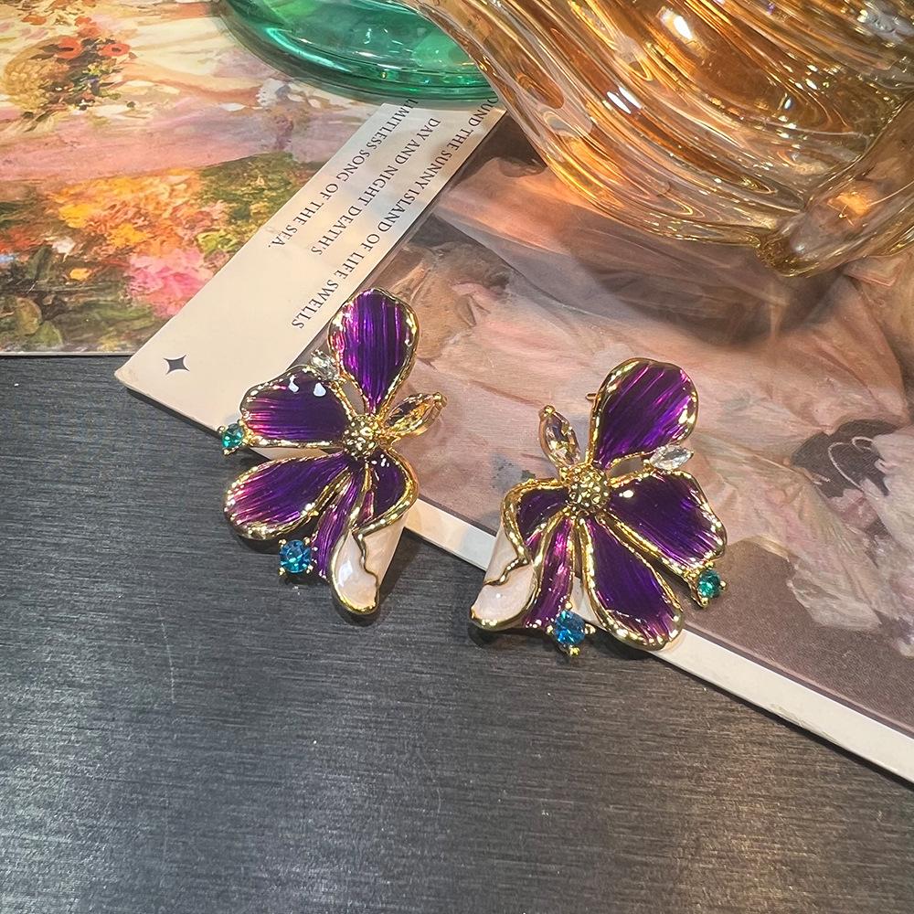 Масляная живопись в средневековом стиле Серьги с фиолетовыми лепестками Французский универсальный темперамент Ретро Изысканные модные серьги фиолетовый
