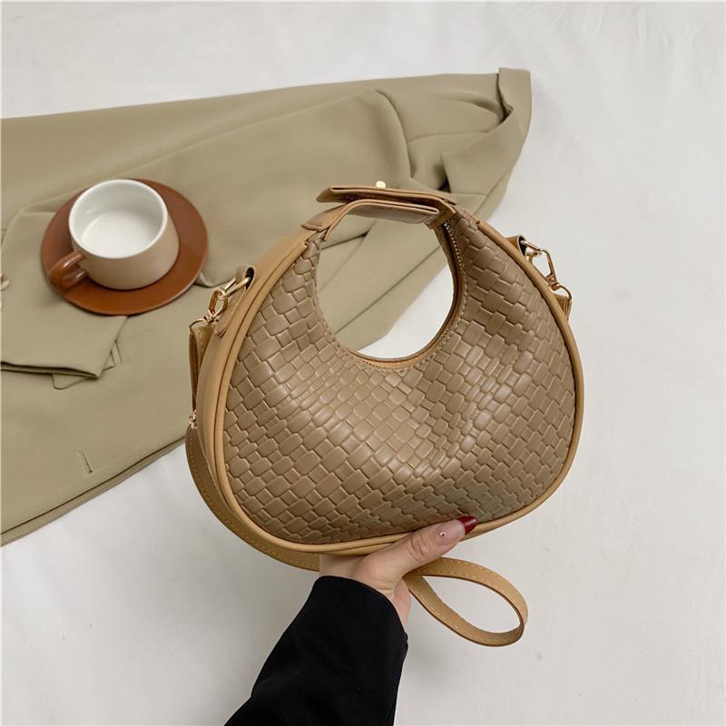 

Ретро мода портативная сумка подмышку 2024 зимняя новая женская сумка с крокодиловым узором однотонная повседневная сумка через плечо полумесяц прилив