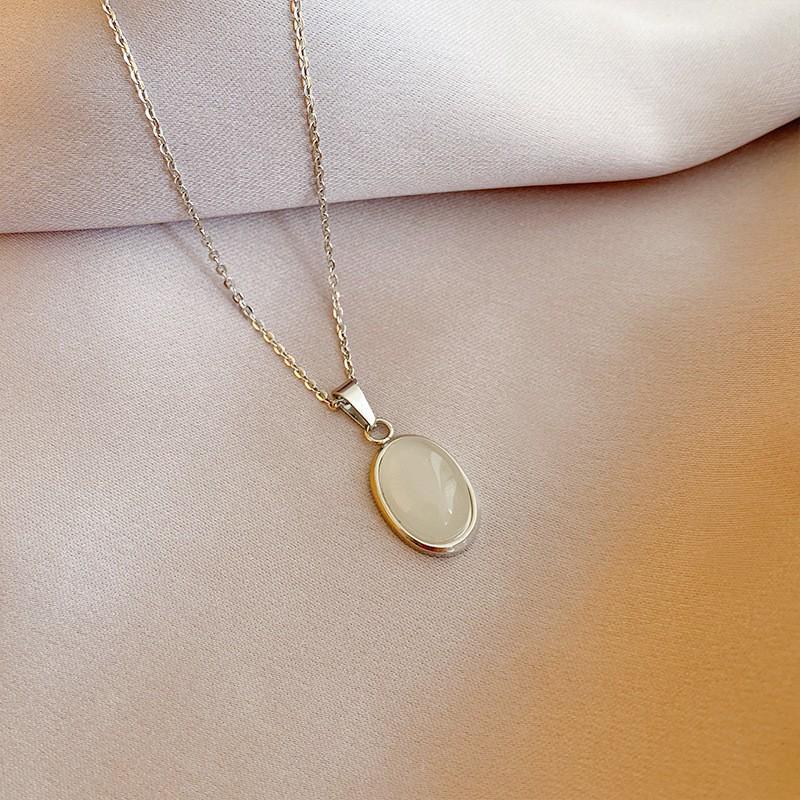 Titanstahl Ovaler Katzenaugen-Anhänger Halskette, 2023 Luxus Schlüsselbeinkette mit Echter Goldgalvanisierung